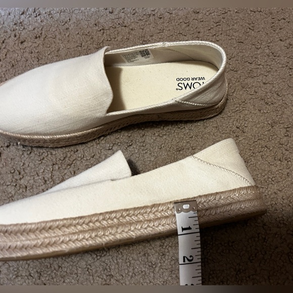TOMS New women’s shoes especially Cream Canvas Slip-Ons size 9 - Picture 5 of 13